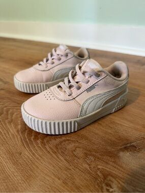 PUMA Kids Leather Low Top Carina K Sneakers